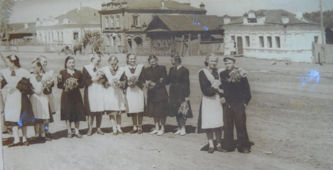 выпускники 1955 на улице Ленина